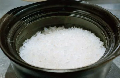 土鍋で炊き上げたつややかなご飯