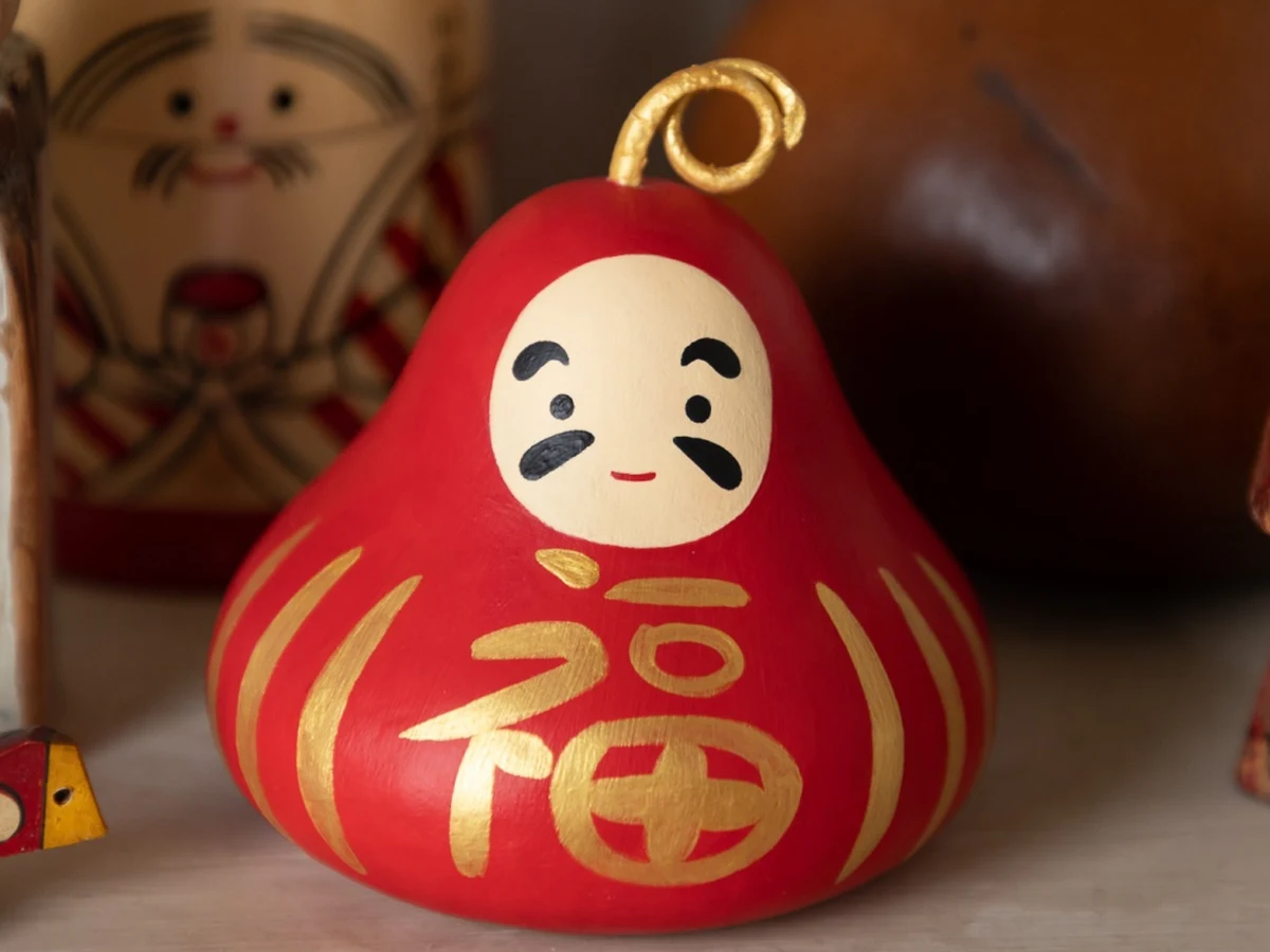 白地に金の「福」が入ったかんぴょうだるま