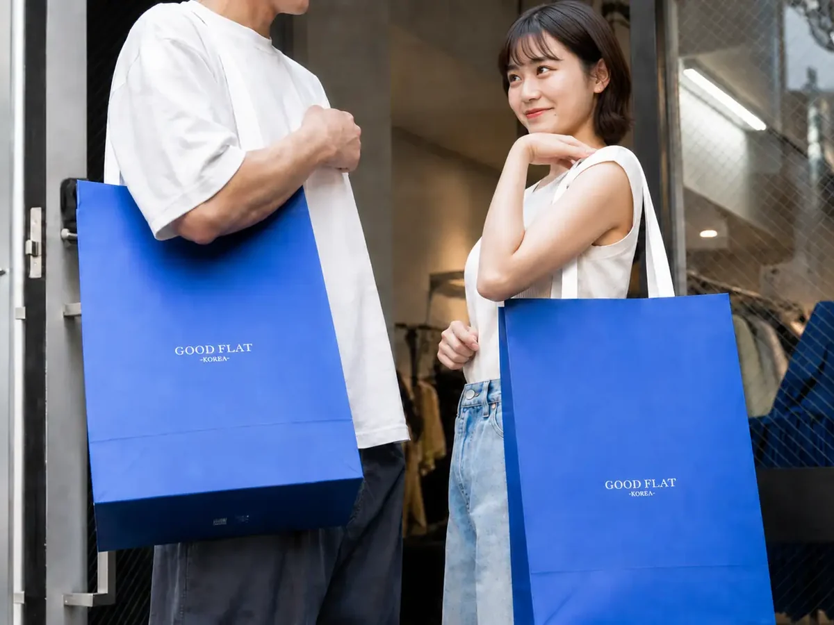 GOOD FLAT KOREAのショッパーを持つお客さま