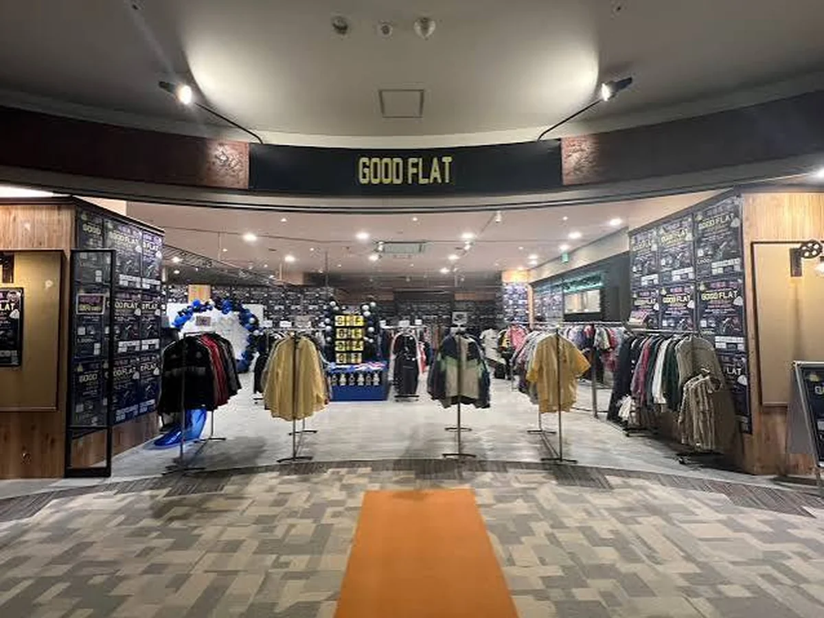 GOOD FLATの会場入口とディスプレイ