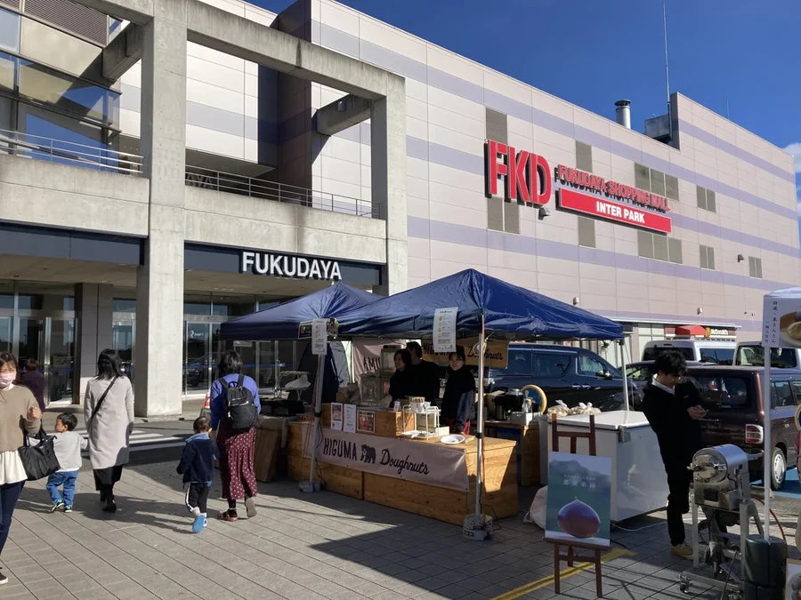 インターパーク店前で開かれた屋外マルシェ