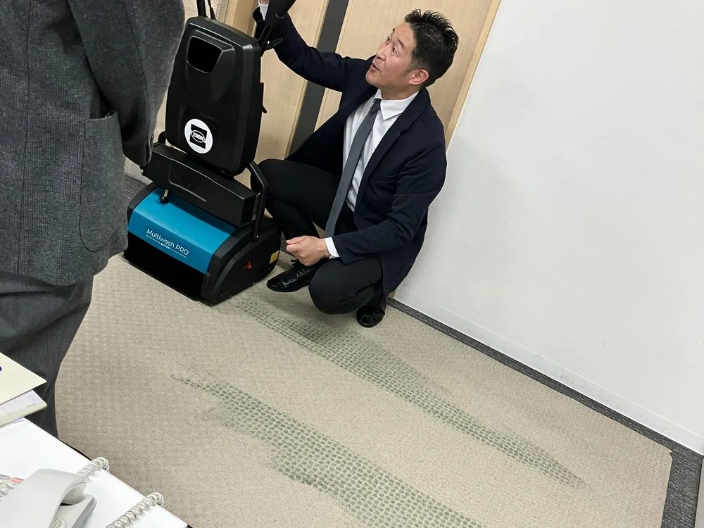 業務用の床洗浄機
