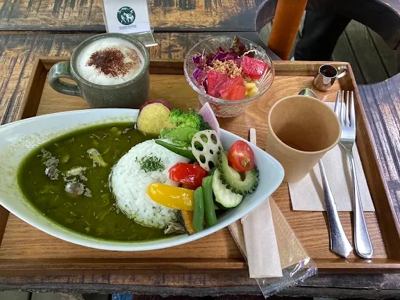 抹茶カレーのランチプレート