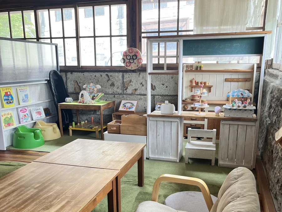 木製のお店ごっこカウンターとお座敷