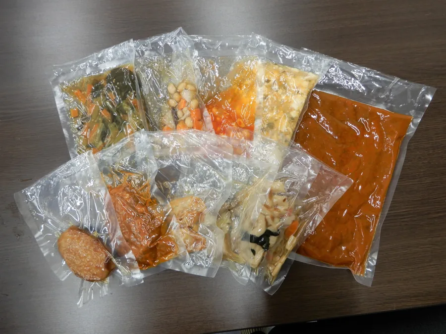 真空調理で仕上げた料理のパック
