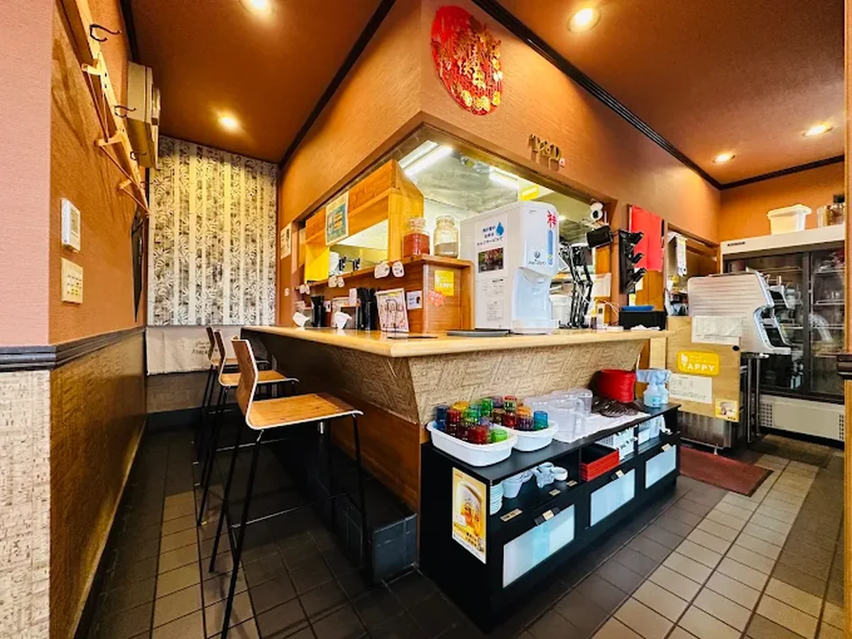 カウンター席のある店内｜麺Labo タイガー＆ドラゴン