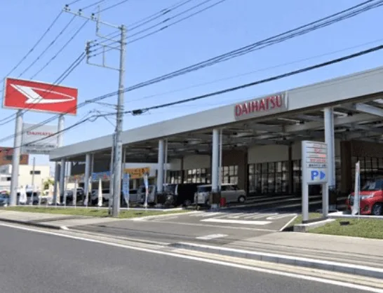 本社を併設する栃木ダイハツ上横田店の外観