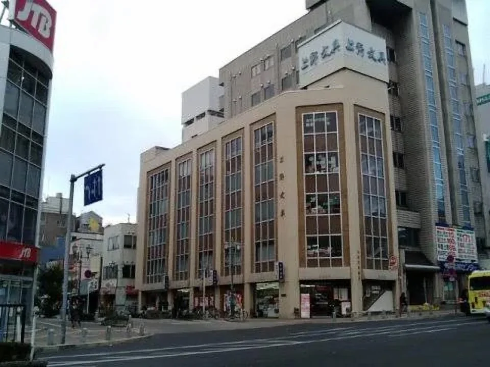 上野文具本店の外観。宇都宮市池上町のビル