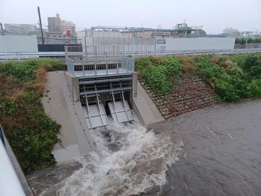 田川へ雨水を放流する排水樋門のゲート