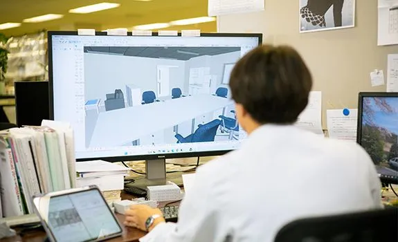 本社のオフィスで働く社員