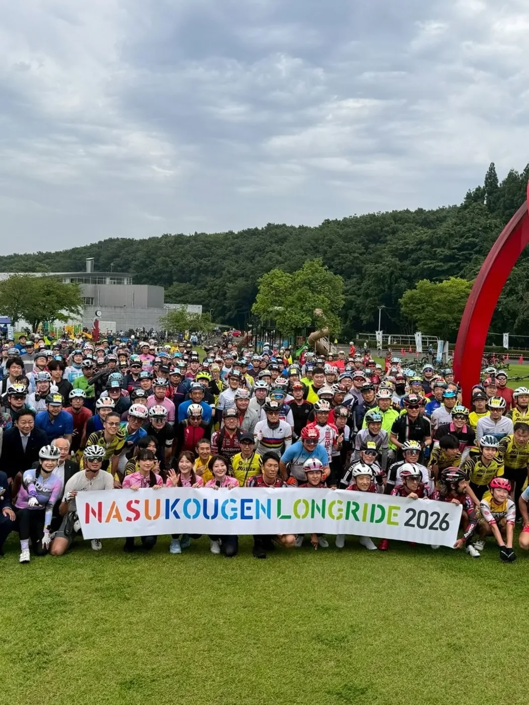 那須高原ロングライドの横断幕の前で撮った集合写真