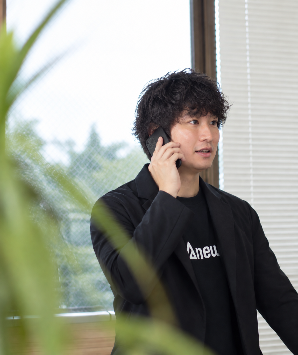電話対応中のメンバー